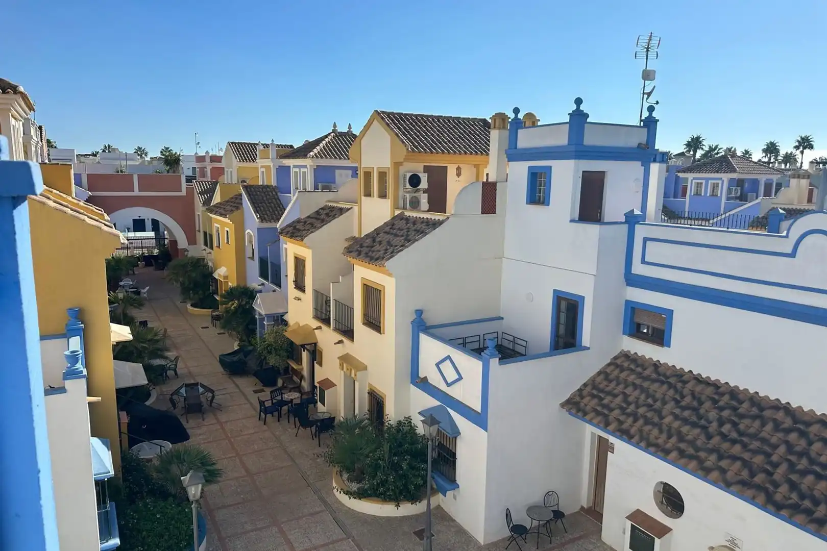 Maison mitoyenne avec terrasse à vendre à Roda