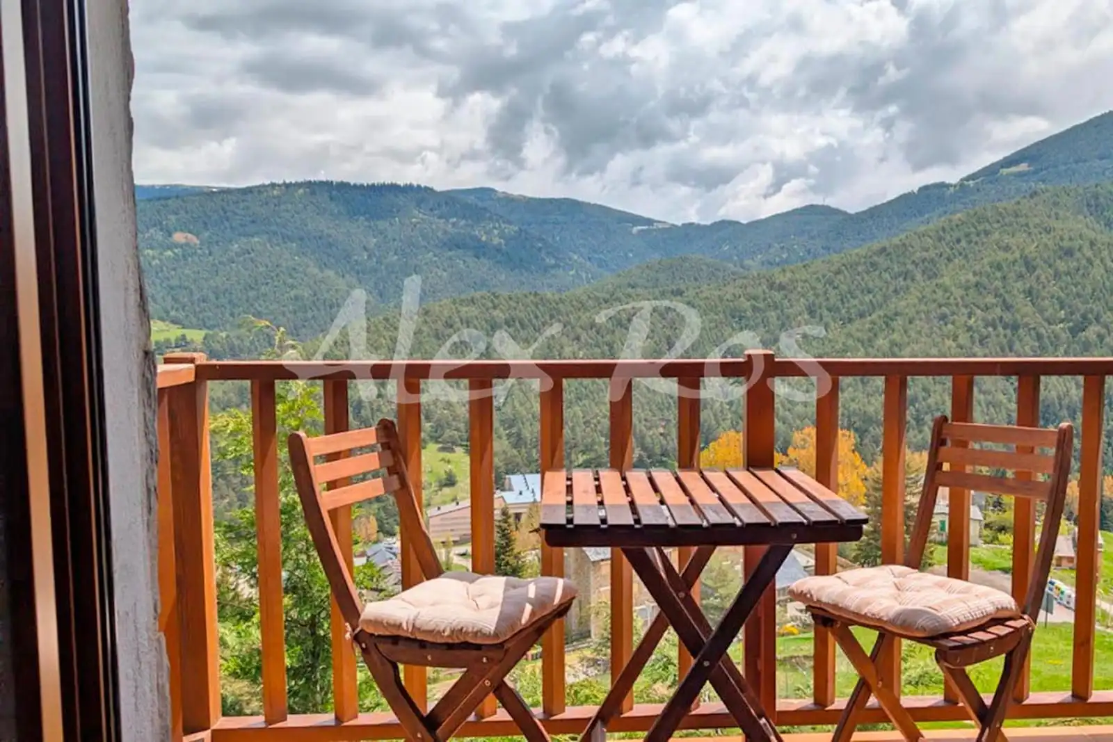 Terrasse von Wohnung zum Verkauf in Alp mit Heizung, Terrasse und Abstellraum