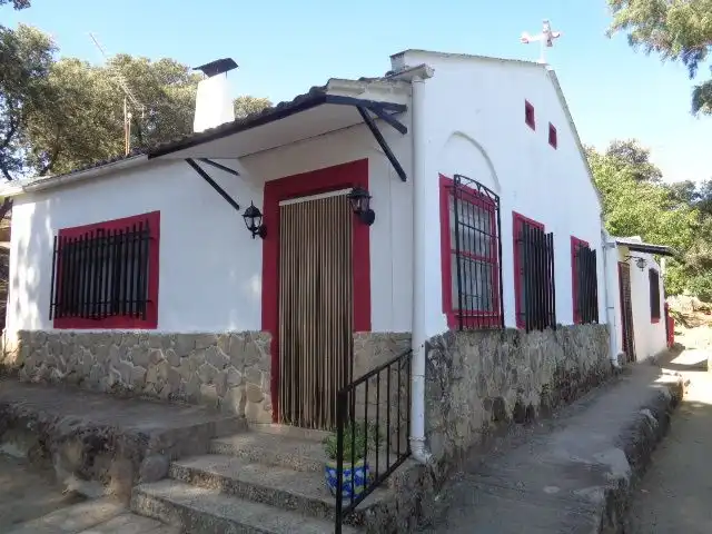 Vista exterior de Casa o xalet en venda en Cervera de los Montes amb Jardí privat, Traster i Piscina