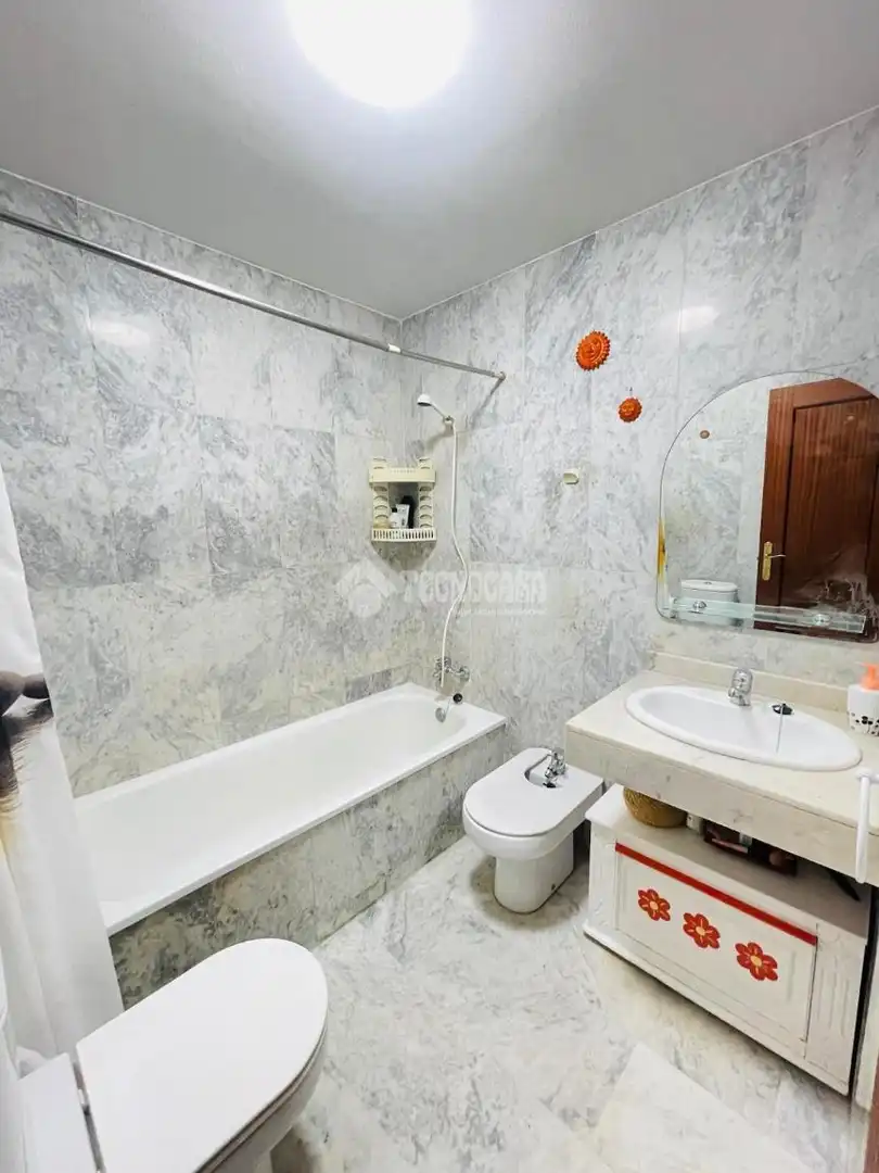 Bathroom of Flat for sale in Mijas  with Air Conditioner and Balcony