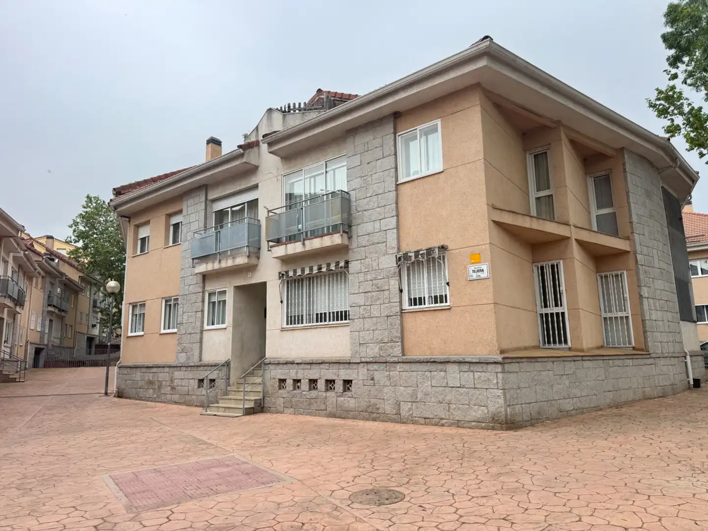 Vista exterior de Piso de alquiler en Alpedrete con Terraza, Horno y Balcón