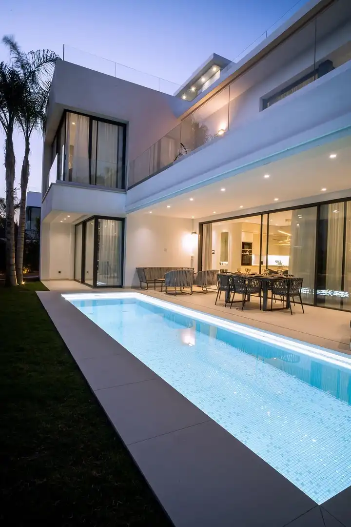 Piscina de Casa o chalet en venta en Marbella con Aire acondicionado, Calefacción y Jardín privado