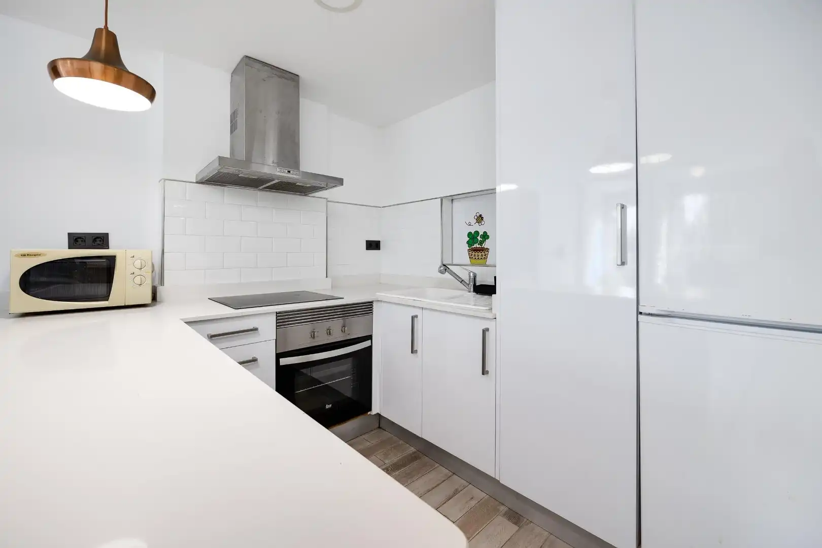 Cuina de Apartament en venda en Torrevieja amb Terrassa, Traster i Piscina comunitària