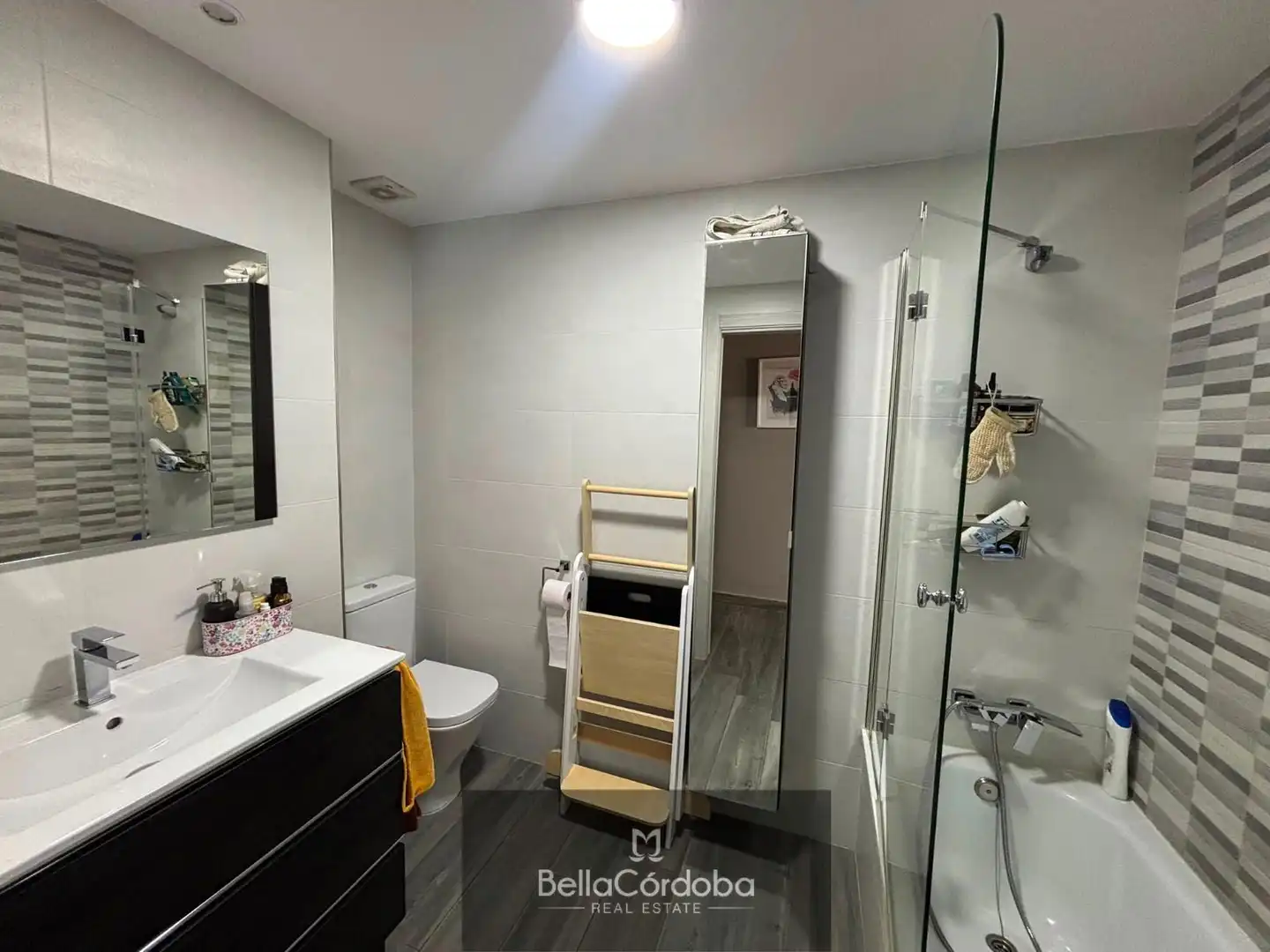 Bathroom of Flat for sale in Córdoba  with Air Conditioner, Heating and Terrace