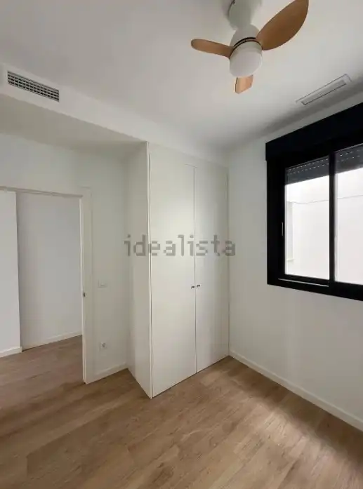 Dormitori de Pis de lloguer en La Pobla de Vallbona amb Aire condicionat, Calefacció i Terrassa