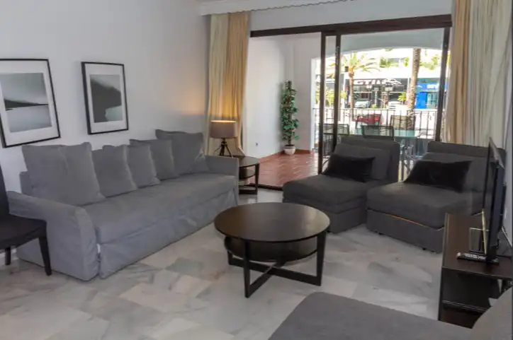 Apartament amb piscina en venda a Avenida José Banús, imagen 2