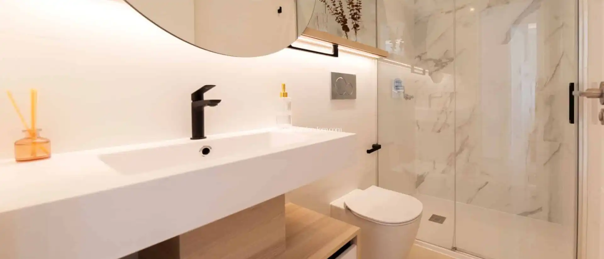 Baño de Piso en venta en Rojales con Aire acondicionado, Calefacción y Jardín privado