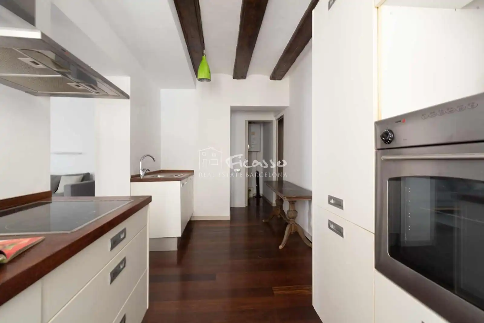 Cuina de Pis de lloguer en Barcelona amb Calefacció, Parquet i Moblat