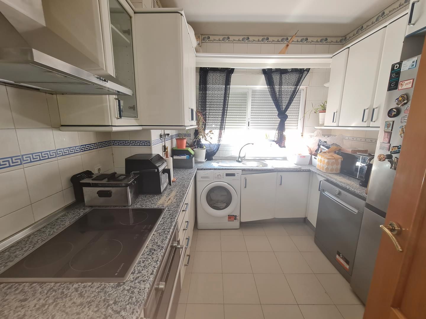 Kitchen of Flat for sale in  Sevilla Capital  with Air Conditioner