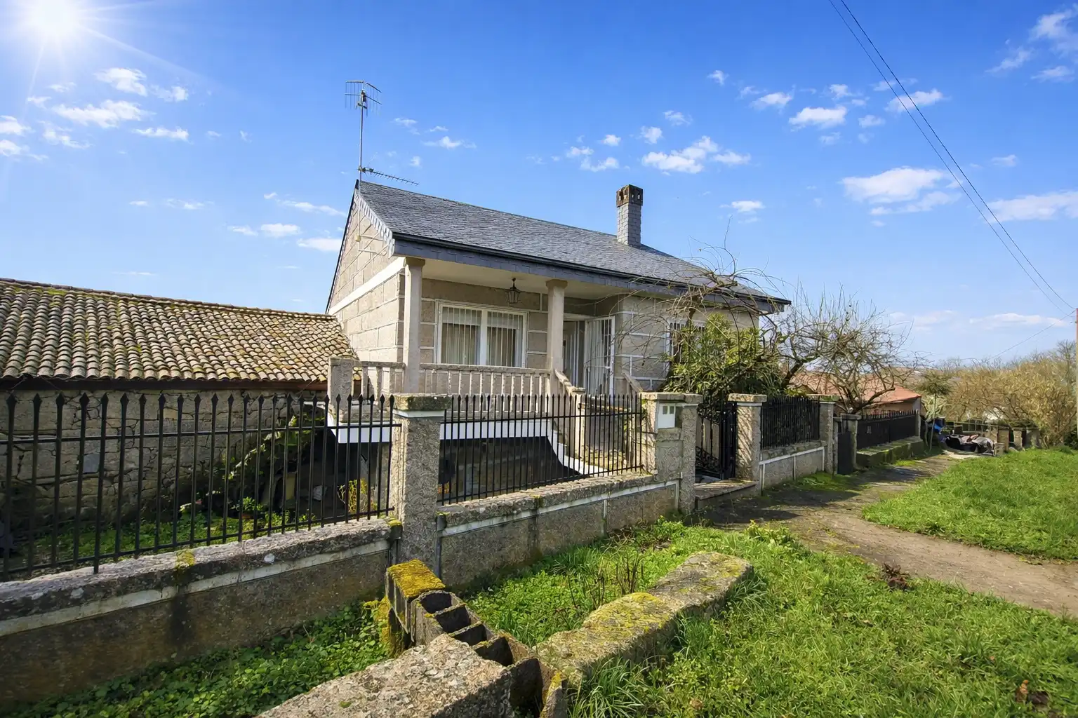 Exterior view of Houses for sale in Trasmiras  with Private garden, Terrace and Storage room