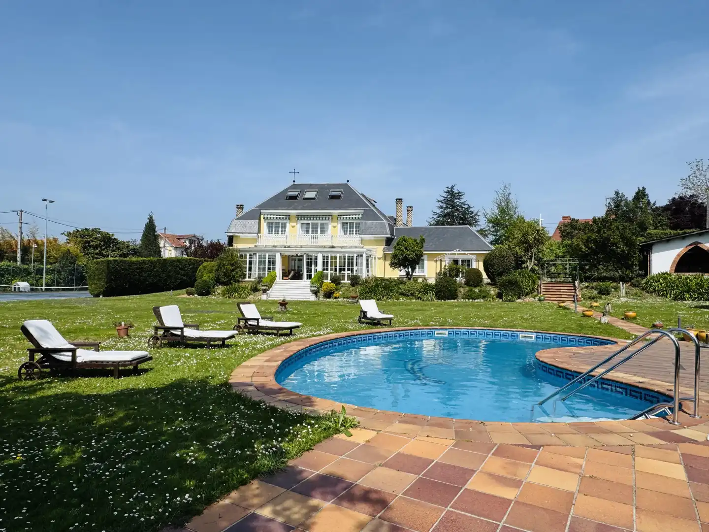 Piscina de Casa o chalet en venta en Gijón  con Calefacción, Parquet y Terraza