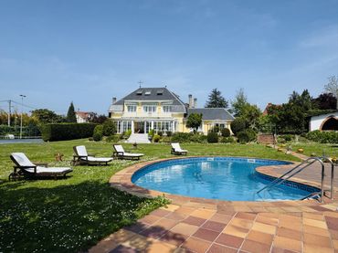 House with pool for sale in Somió - Cabueñes