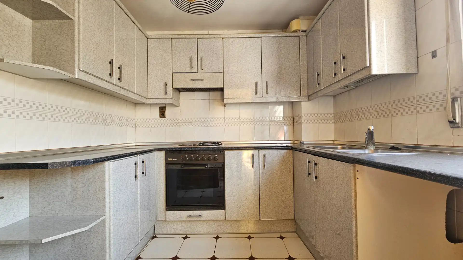 Kitchen of Flat for sale in Zaragoza