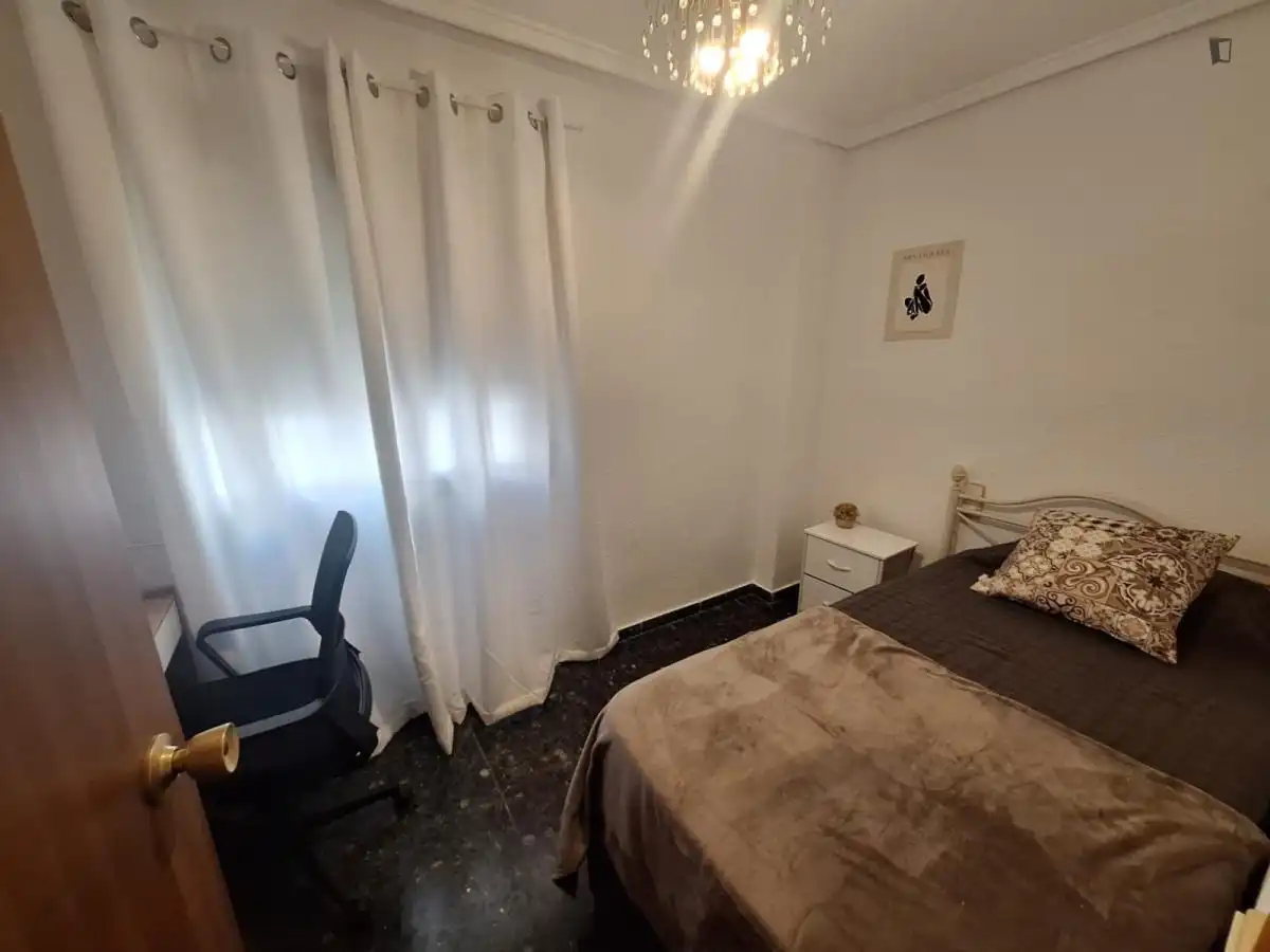 Habitación de Apartamento de alquiler en Moncada con Amueblado, Horno y Lavadora