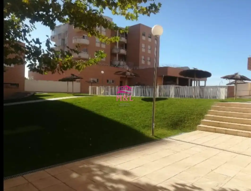 Aparcament de Apartament de lloguer en Mérida amb Aire condicionat, Calefacció i Terrassa