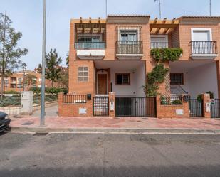 Vista exterior de Casa adosada en venda en  Almería Capital amb Aire condicionat, Calefacció i Terrassa