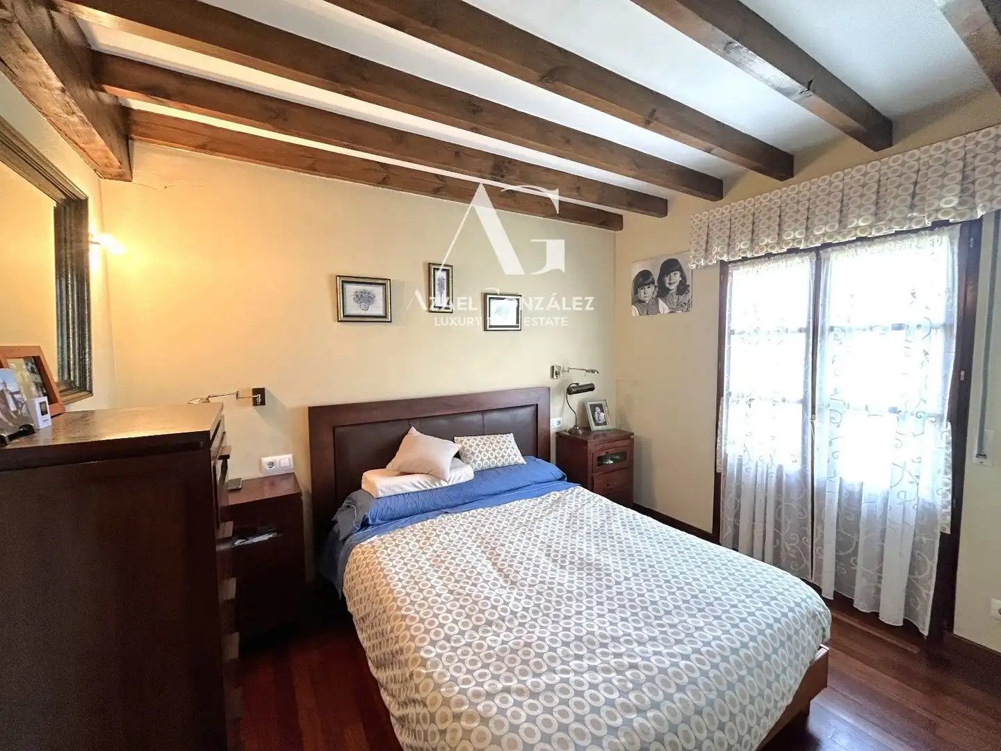 Habitación de Casa adosada en venta en Cabezón de la Sal con Calefacción, Jardín privado y Terraza