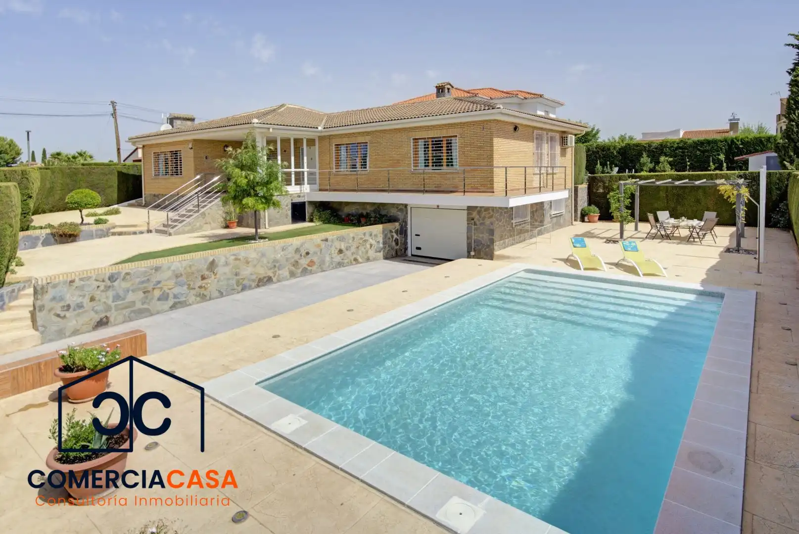 Vista exterior de Casa o xalet en venda en Villa de Otura amb Aire condicionat, Calefacció i Jardí privat