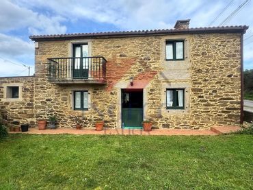 Landhaus mit Balkon zum Verkauf in Leduzo