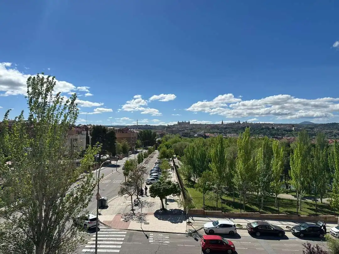 Außenansicht von Wohnung zum Verkauf in Toledo mit Klimaanlage, Heizung und Privatgarten