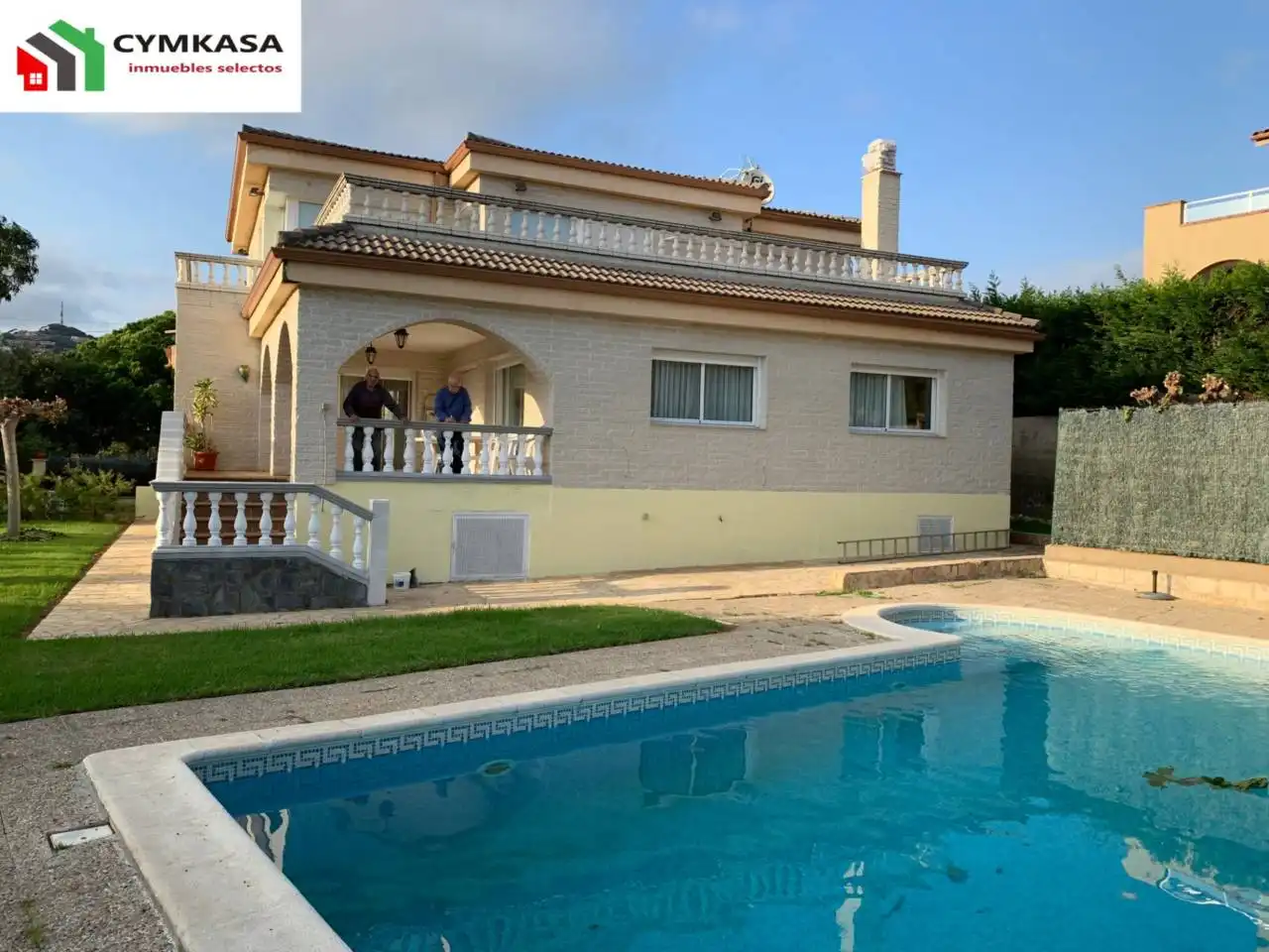 Casa con piscina in vendita a Montgoda
