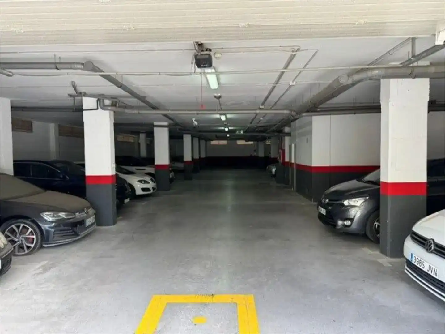 Aparcament de Pis en venda en Fuengirola amb Aire condicionat, Jardí privat i Parquet
