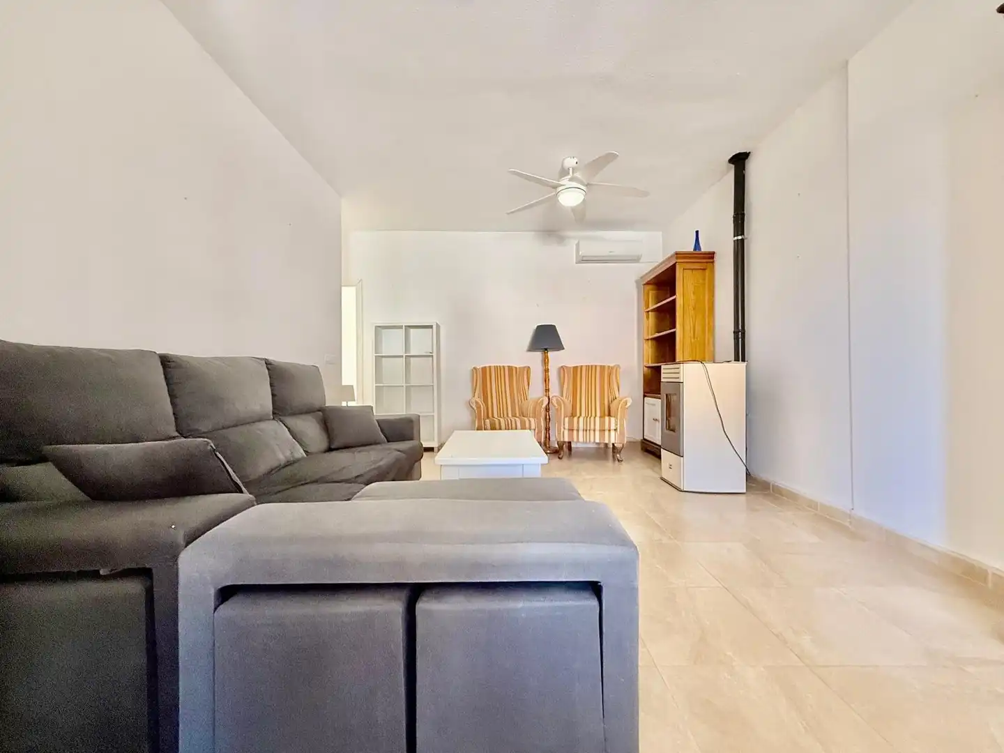 Sala d'estar de Casa o xalet en venda en Orihuela amb Aire condicionat, Jardí privat i Terrassa