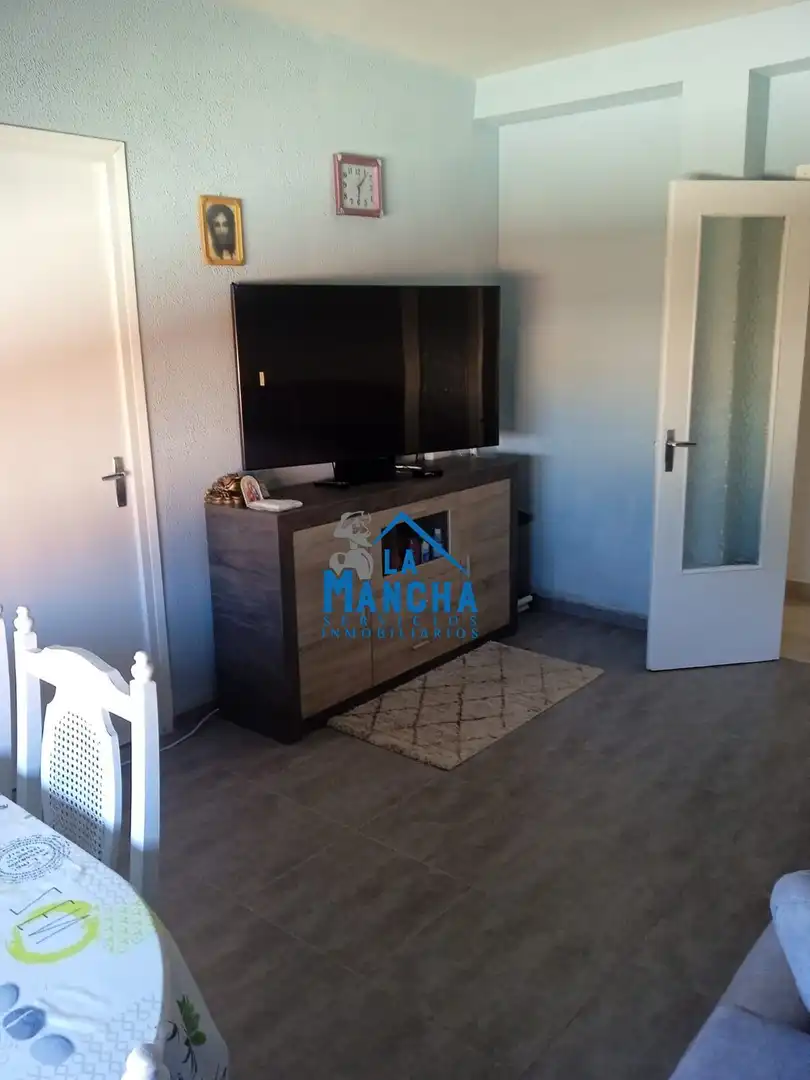 Living room of Flat for sale in Almansa  with Furnished and Balcony