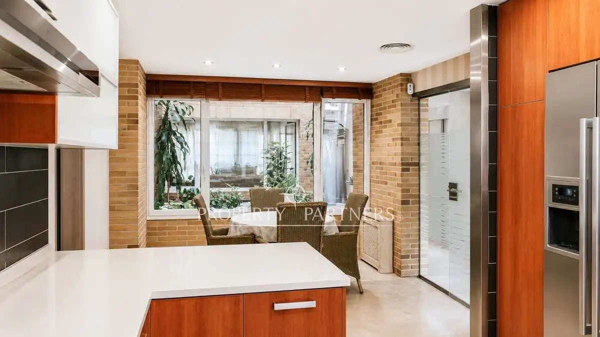 Cocina de Casa adosada en venta en Madrid con Aire acondicionado, Calefacción y Jardín privado