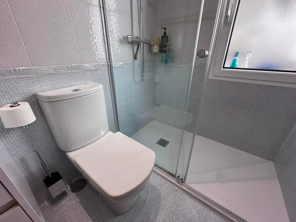 Baño de Piso en venta en Gijón  con Calefacción, Parquet y Horno