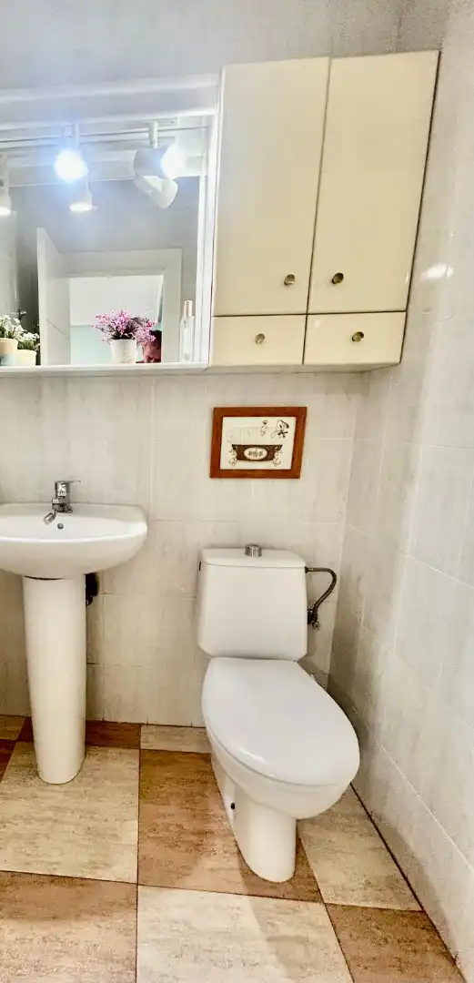 Baño de Casa adosada en venta en Roquetas de Mar con Aire acondicionado, Calefacción y Jardín privado
