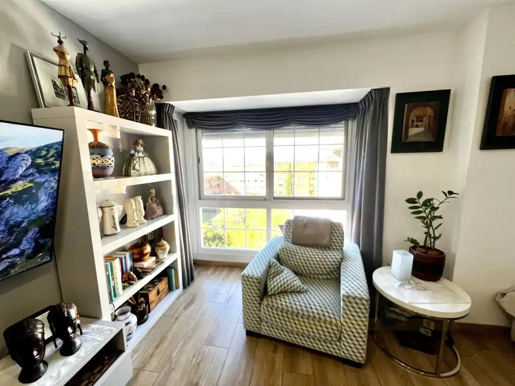 Sala d'estar de Dúplex en venda en Las Rozas de Madrid