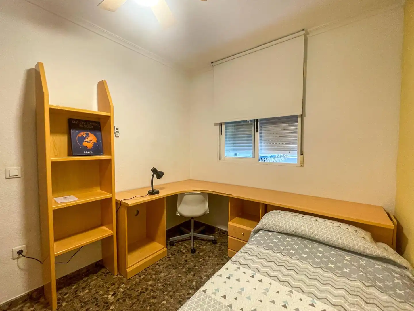 Habitación de Piso para compartir en Moncada con Amueblado y Balcón