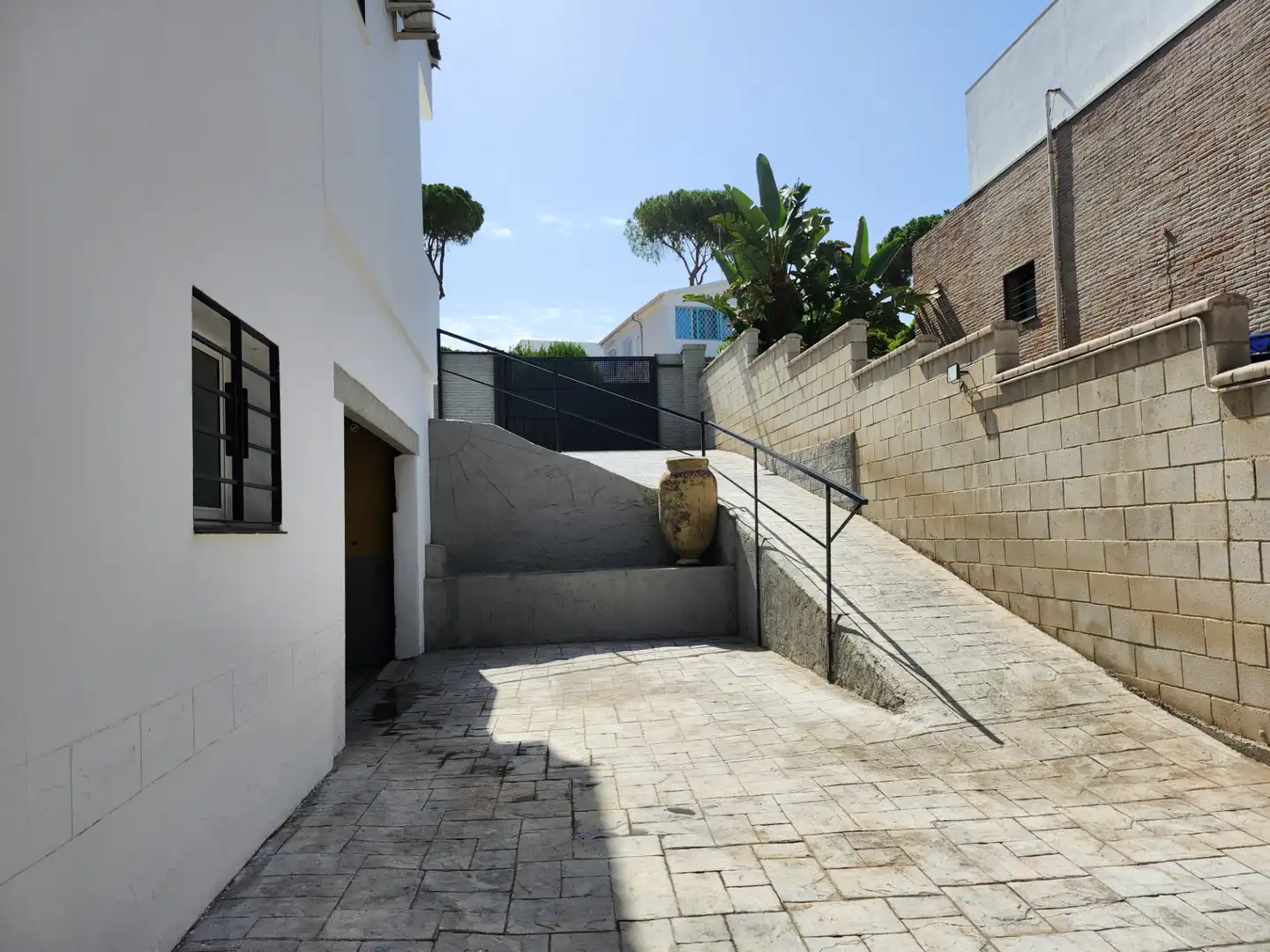Vista exterior de Casa o chalet en venta en Alcalá de Guadaira con Aire acondicionado, Calefacción y Jardín privado