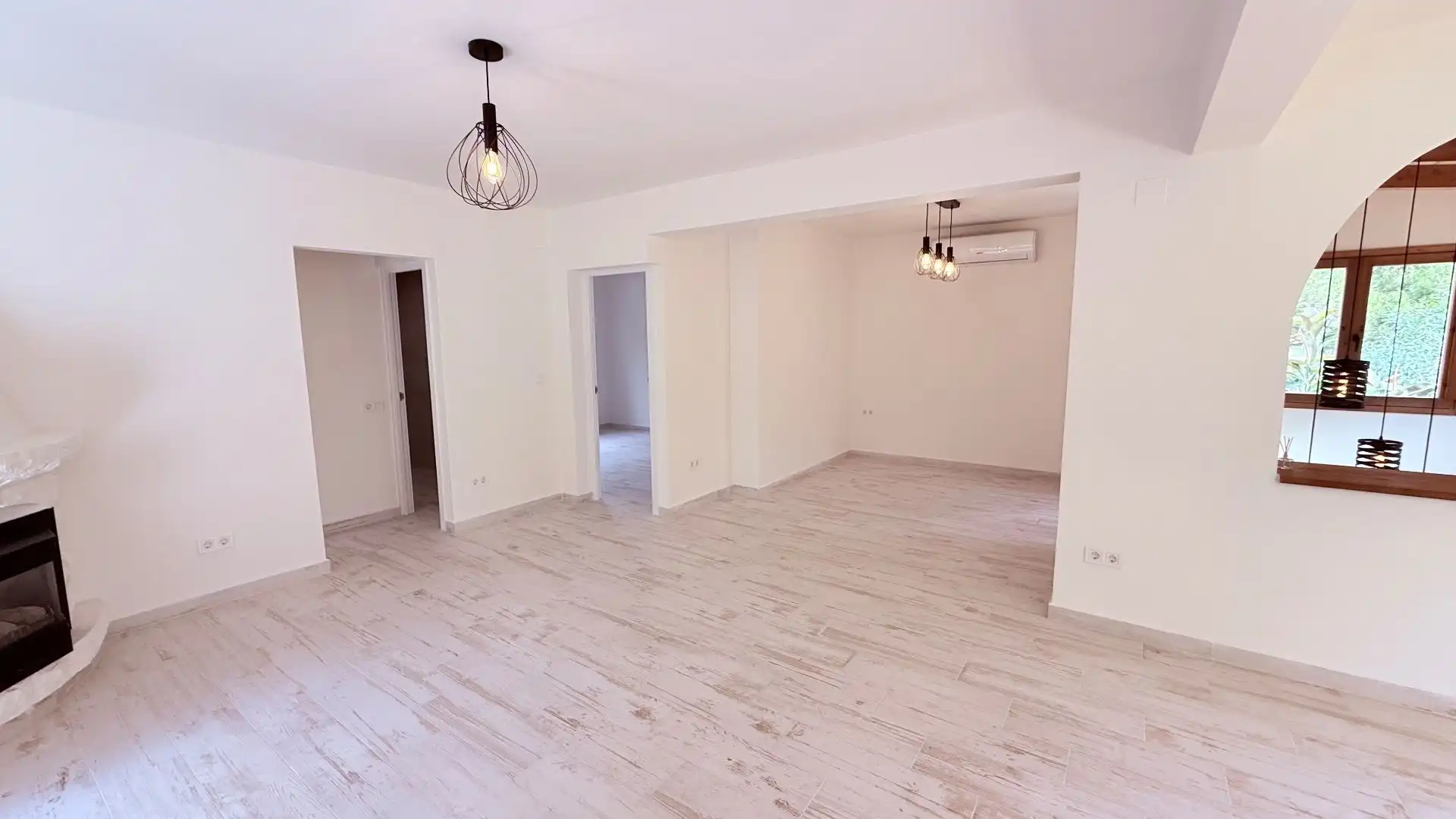 Sala d'estar de Casa o xalet de lloguer en L'Alfàs del Pi amb Aire condicionat, Jardí privat i Piscina