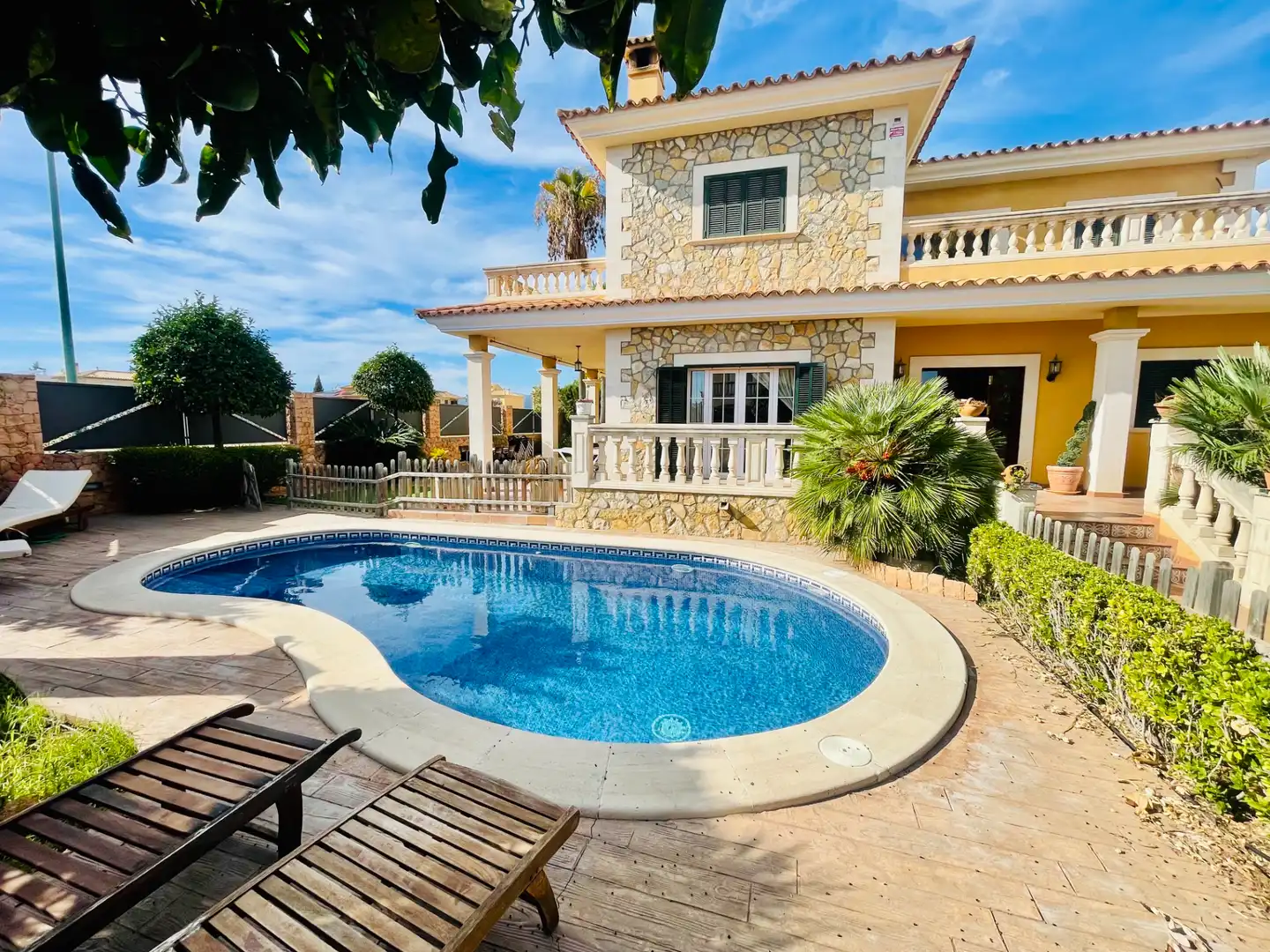 Detached house with terrace for sale in Avinguda de les Flors