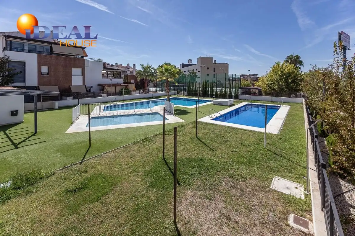 Piscina de Piso en venta en Loma Verde