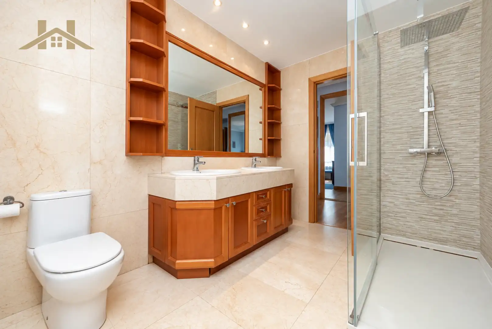 Baño de Casa adosada en venta en Majadahonda con Aire acondicionado, Calefacción y Jardín privado