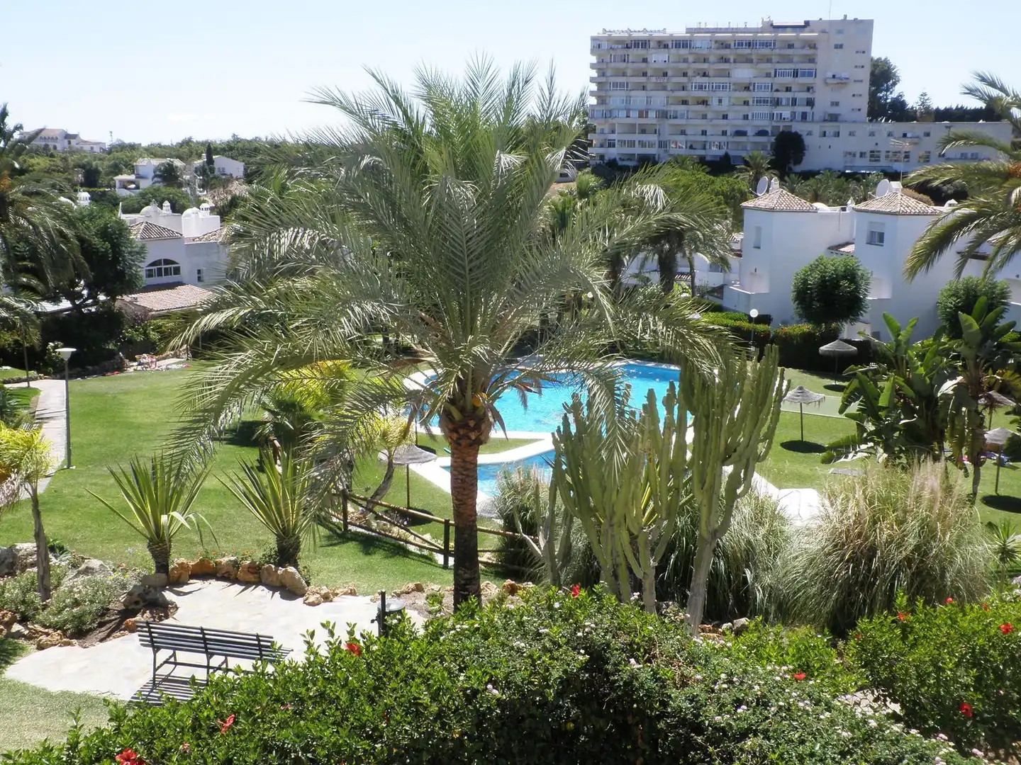 Jardí de Casa adosada en venda en Estepona amb Aire condicionat, Terrassa i TV
