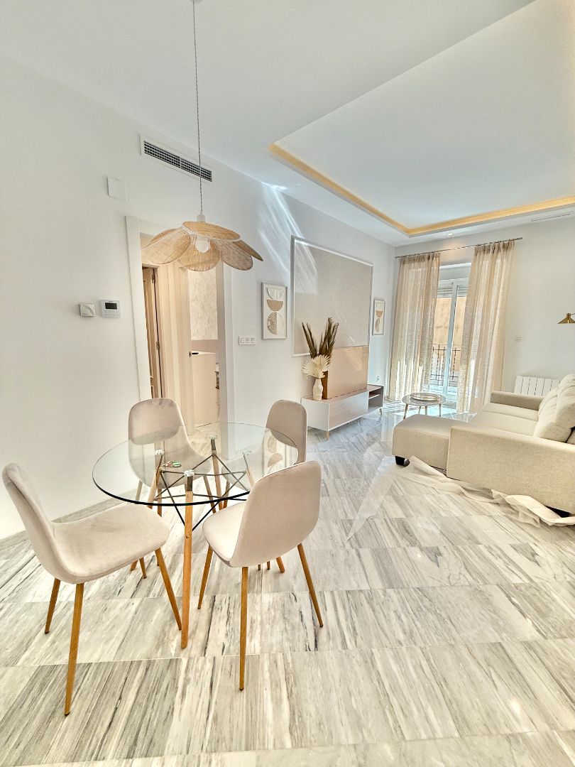 Menjador de Apartament de lloguer en  Granada Capital amb Aire condicionat, Calefacció i Terrassa