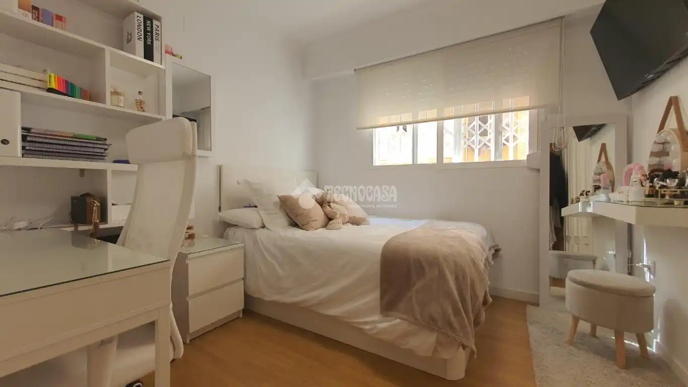 Habitación de Piso en venta en Valencia con Calefacción y Balcón