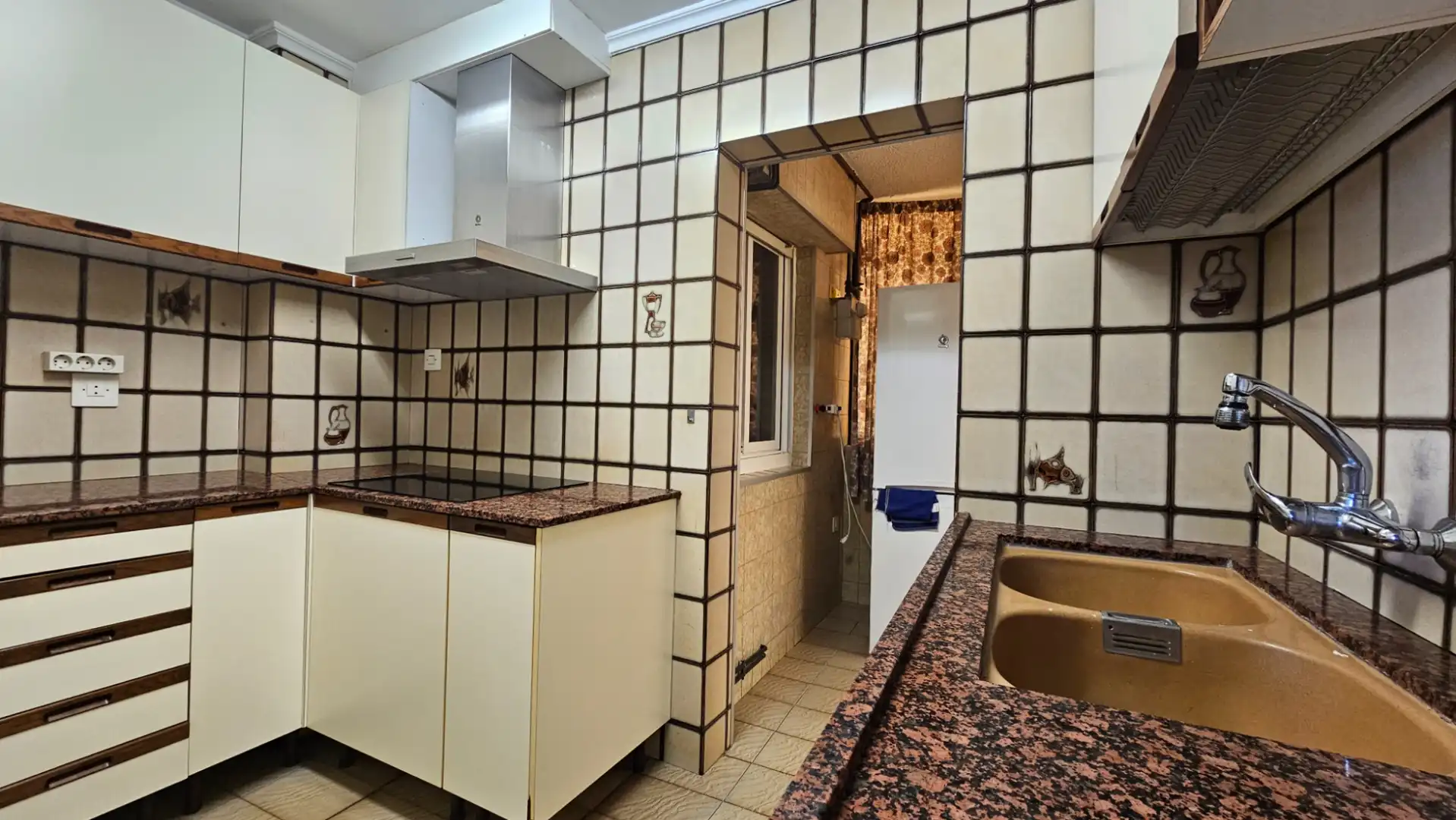 Küche von Wohnung zum Verkauf in Sabadell mit Klimaanlage, Heizung und Balkon