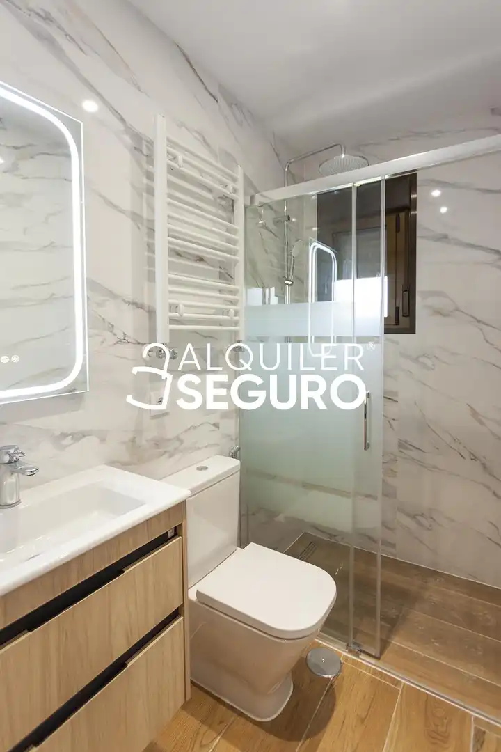 Baño de Piso de alquiler en El Berrueco con Calefacción y Terraza