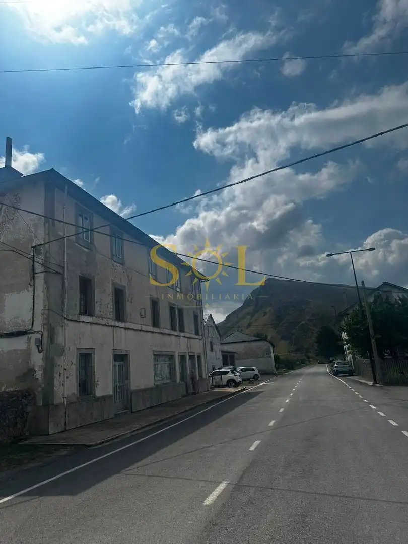 Vista exterior de Casa o chalet en venta en Cabrillanes con Calefacción y Jardín privado