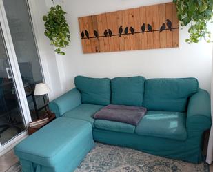 Sala d'estar de Apartament en venda en Castelldefels amb Jardí privat, Terrassa i Traster