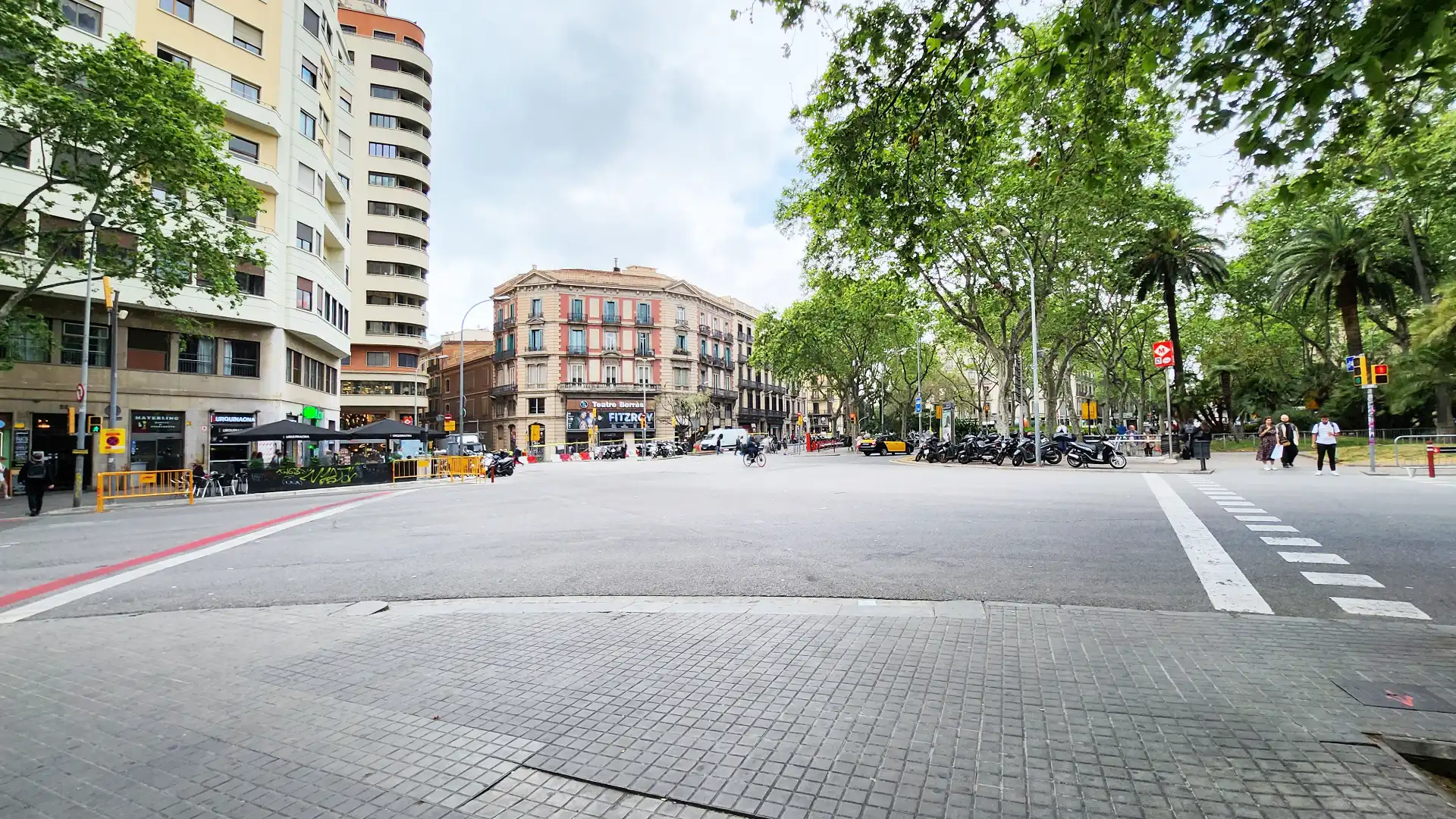 Individuale con ascensore in affitto a Plaça d'Urquinaona 7