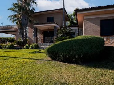 Villa à vendre à Urbanización Golf Guadiana