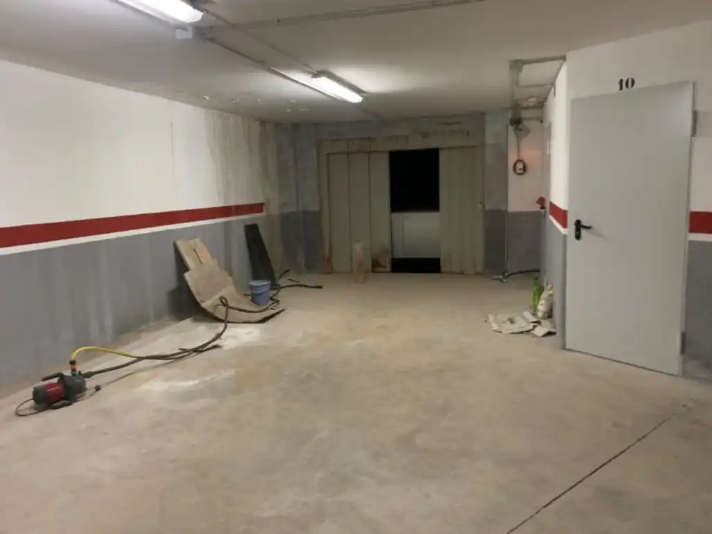 Garage zum Verkauf in Alp