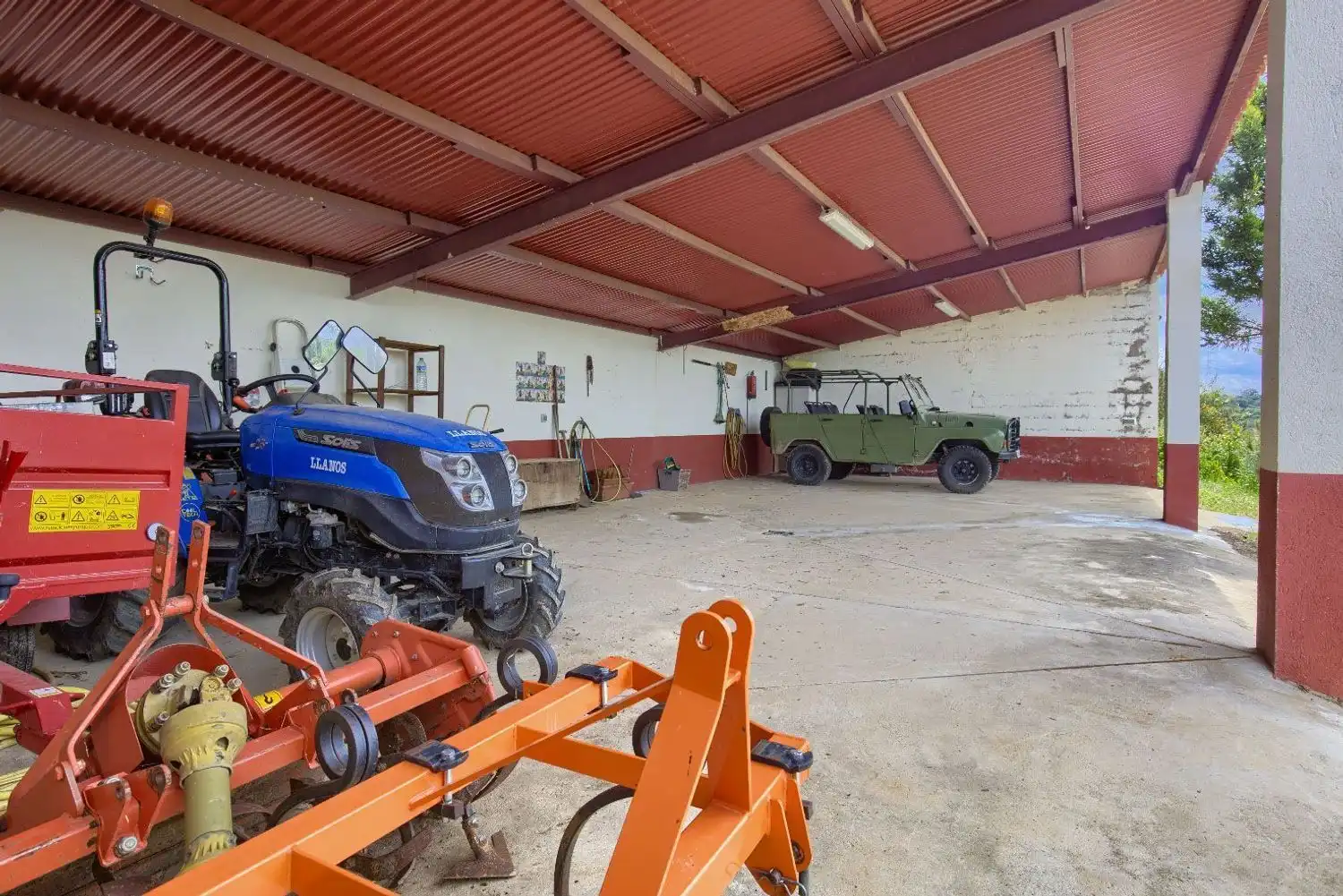 Parking of Country homes for sale in Jaraicejo  with Storage room and Community pool