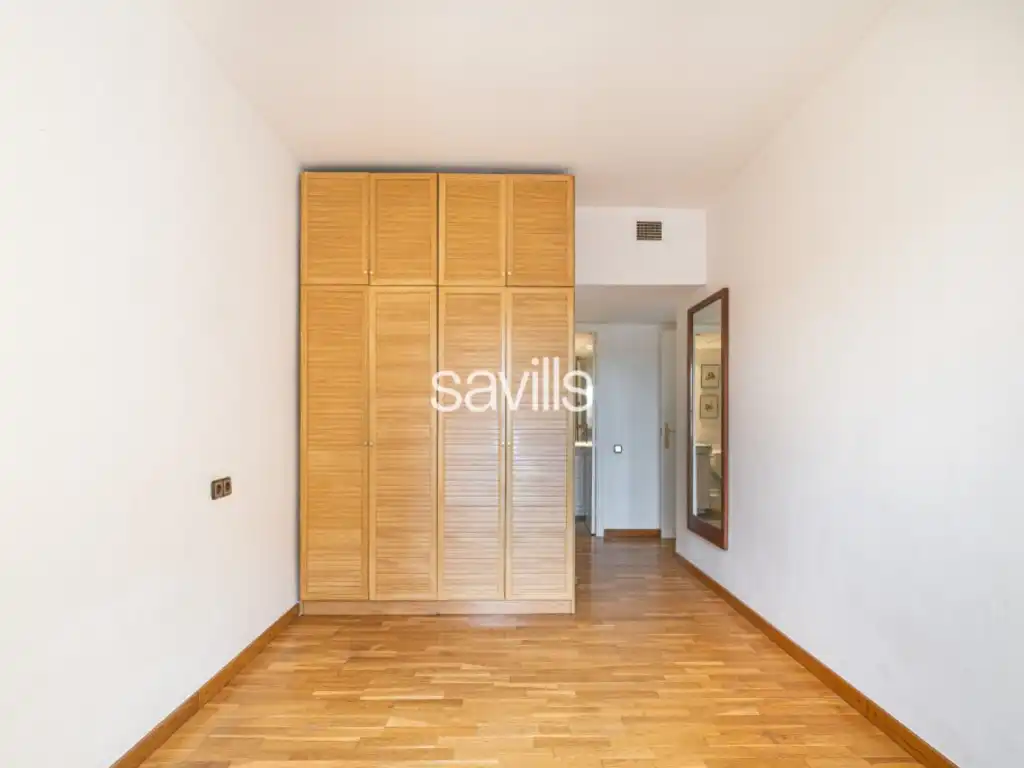 Dormitori de Apartament en venda en Barcelona amb Balcó